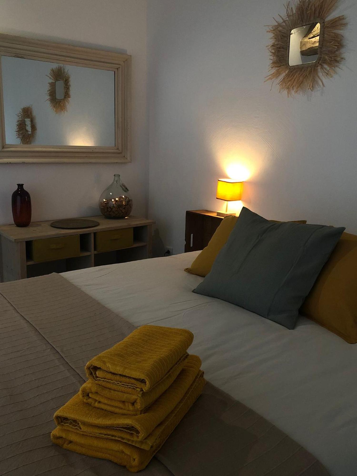 Maison D'Hotes La Fezendes Miradoux Екстер'єр фото